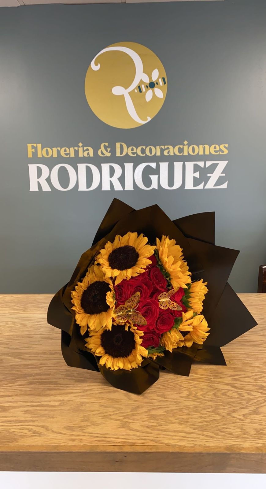 15 rose bouquet With Sunflowers