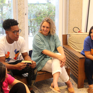 Inglês como diferencial: jovem da Soul Bilíngue é contratado pela EF Education First