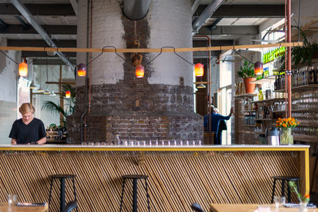 Bar in sfeervol restaurant