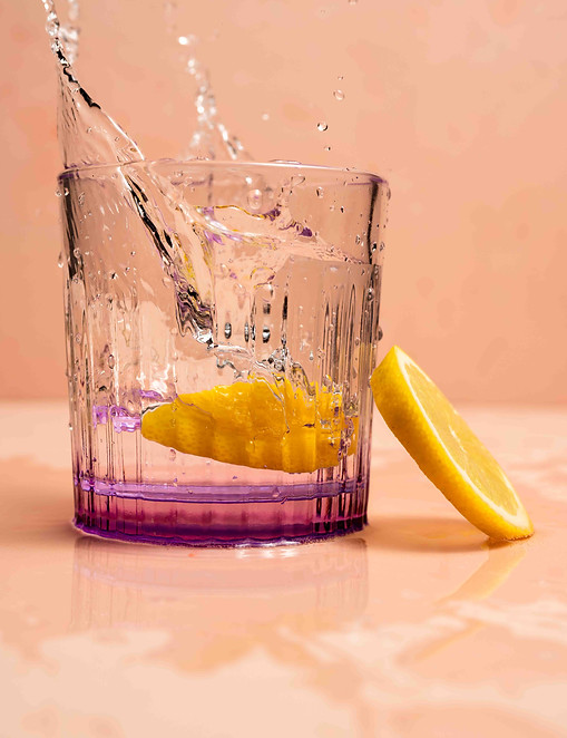 Dynamische fotografie van splash in drankje