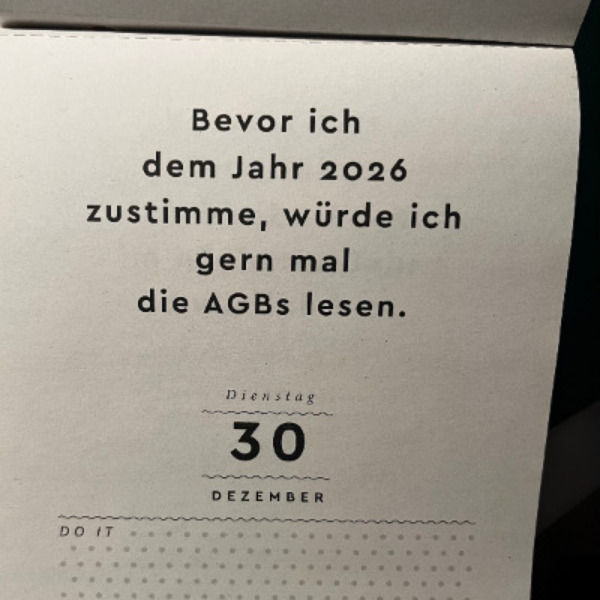 Kalenderblatt mit der Aufschrift: Bevor ich dam Jahr 2026 zustimme, würde ich gern mal die AGB's lesen.