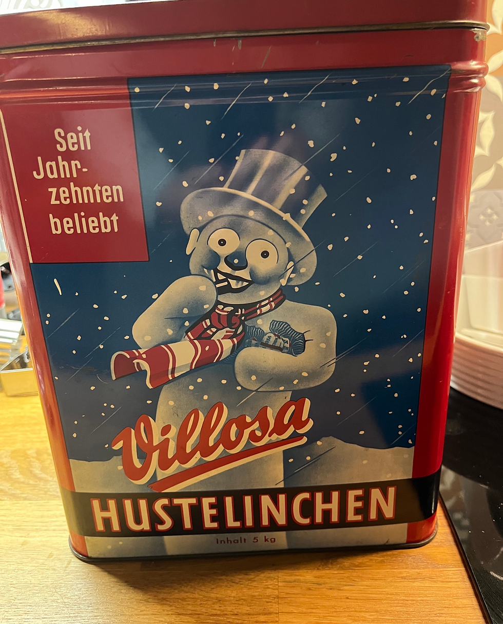 Alte Blechdose mit Abbildung eines Schneemannes und der Aufschrift: Villosa Hustelinchen