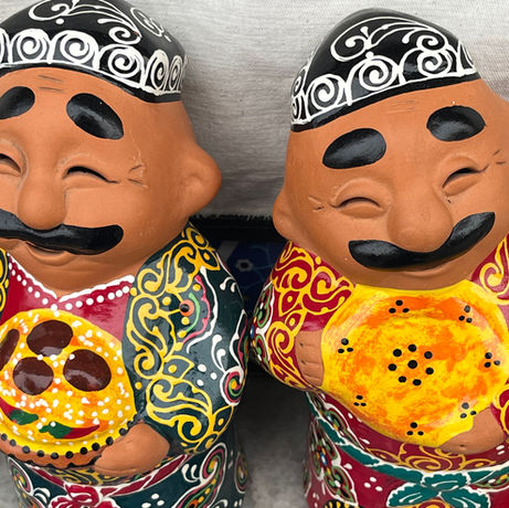 Fröhliche Usbeken aus Ton