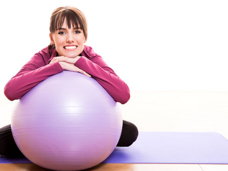 Conheça os benefícios do pilates para mães no pós-parto