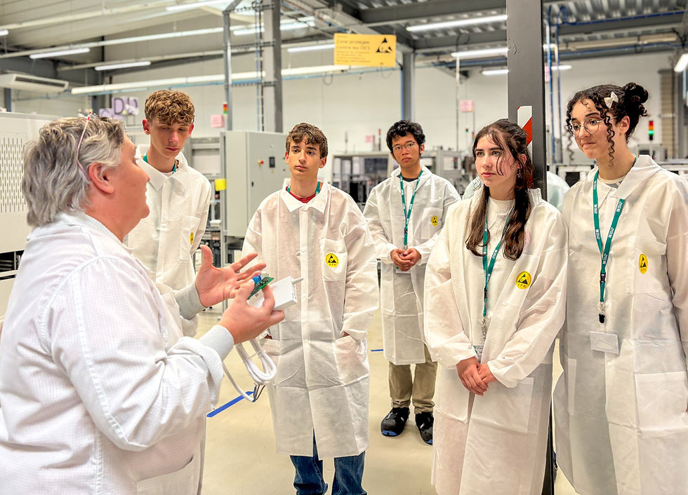 Jeune stagiaire de seconde en visite chez Delta Dore