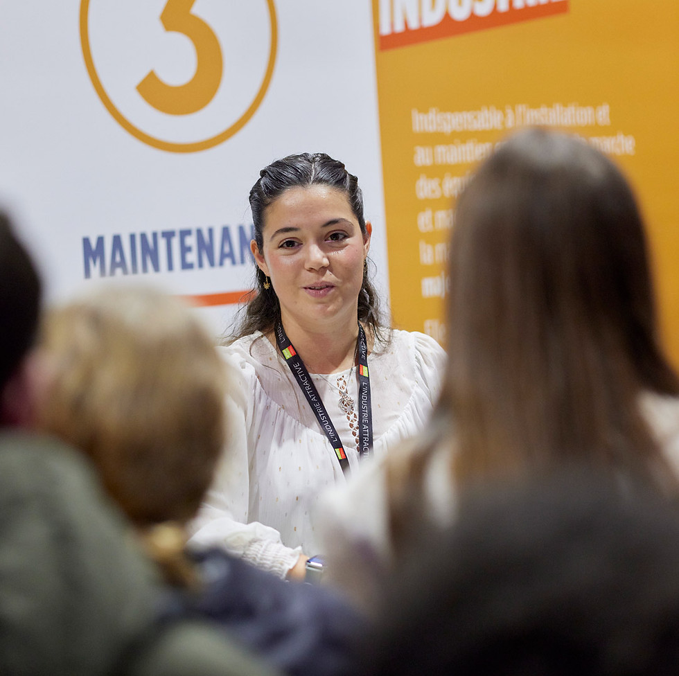 Intervenante experte de l'industrie fce à des jeunes lors d'un parcours de découverte des métiers à Rennes