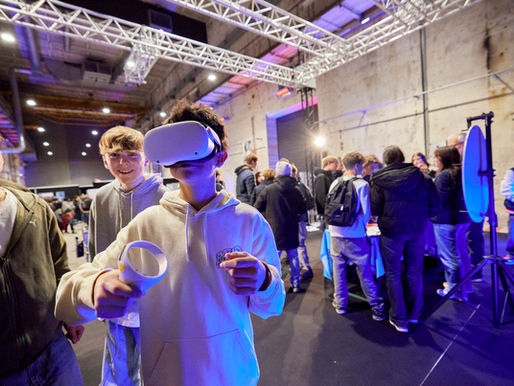 Jeune casque VR lors des rendez-vous de l'industrie Lorient