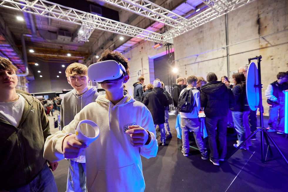 Jeune casque VR rendez-vous de l'industrie Lorient K2 La Base