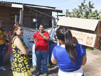 "Doña Luz" es beneficiada y nos recibe con alegria