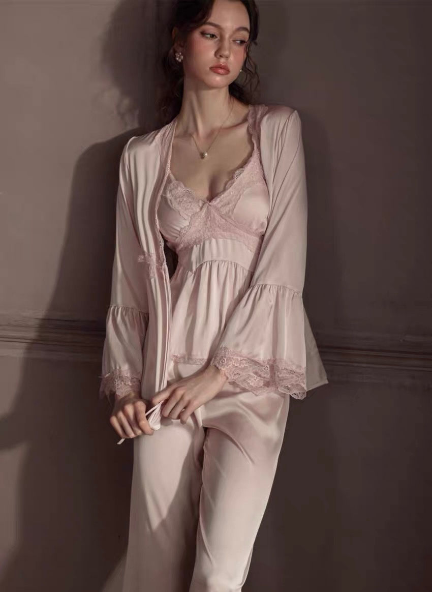 ภาพขนาดย่อ: 3-piece classic satin camisole pajama set with robe