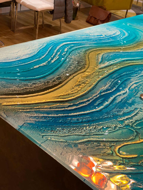 Maddalena: Fused Glass Worktops in Blue, White and Gold