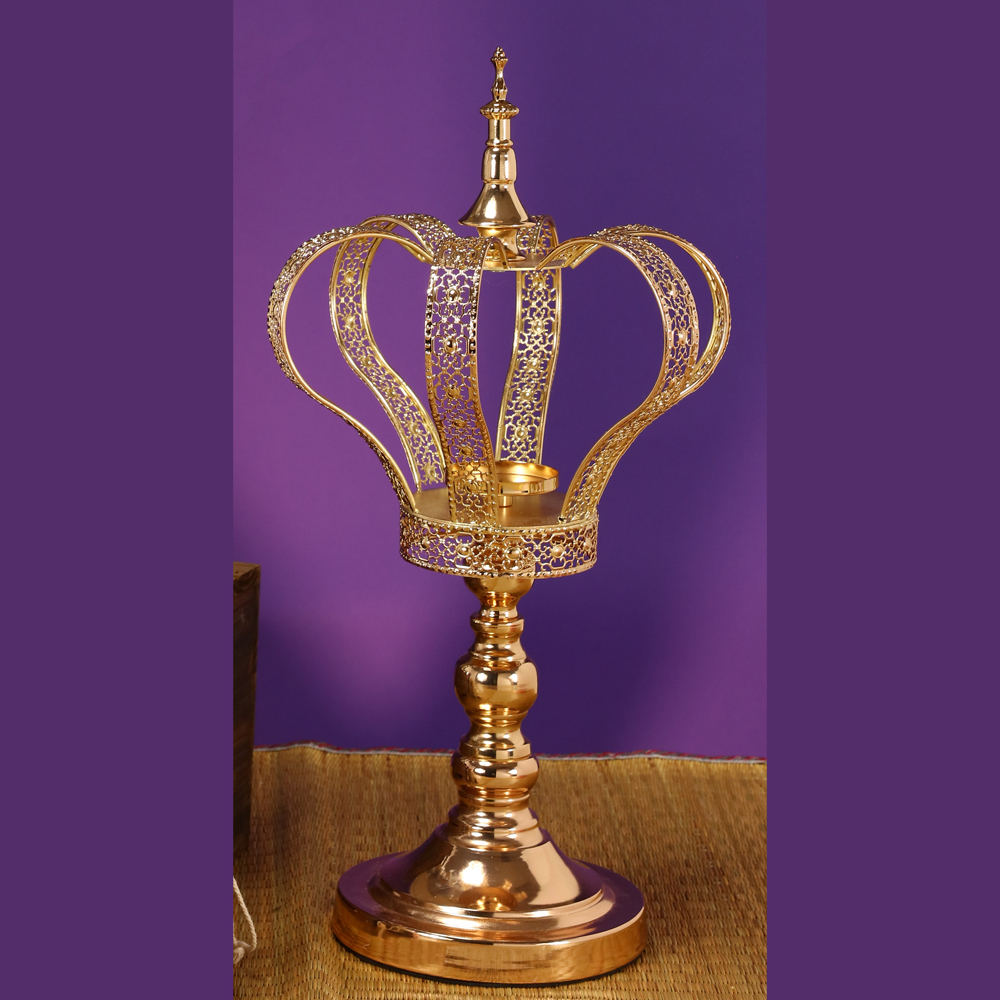 #7870-Gold Crown Centerpiece Stand $28.50