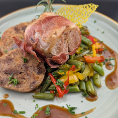 Schweinefilet mit hausgemachten Semmelknödeln