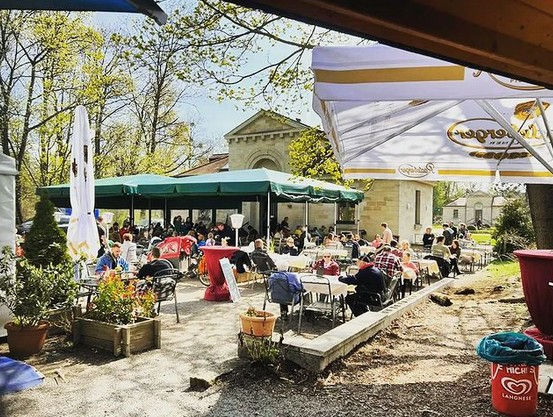 Biergartenzeit auch in der Wachstube im Großen Garten in Dresden!