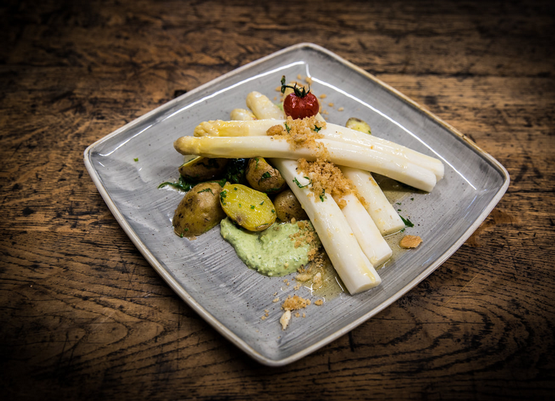 Sankt Pauli Neustadt empfiehlt - Spargel mit Kräuter-Drillinge