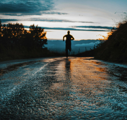 Läufer auf einer Straße