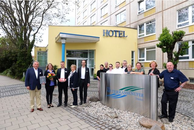 Gruppenfoto Mitarbeiter und Inhaber und Geschäftsführung Foto: Königs-Fotografie Berlin