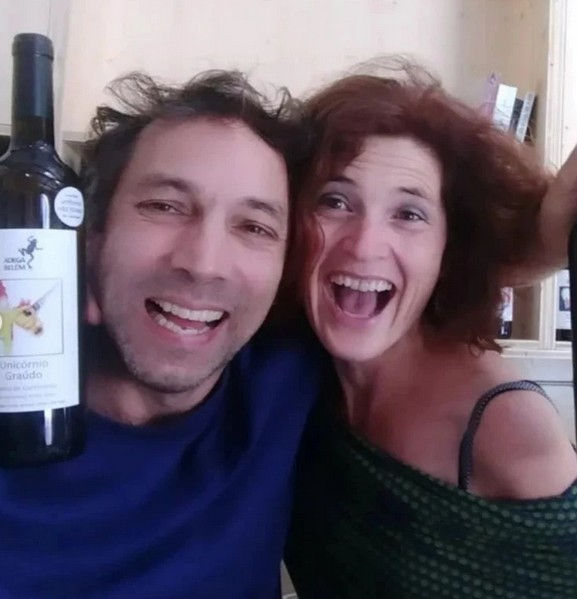 Carina und David von @adegabelem_urbanwinery