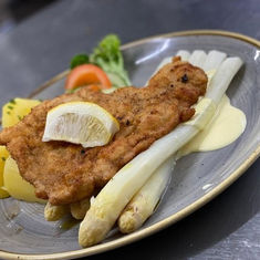 Ab Heute Spargel im Kastanienhof Müglitztal!