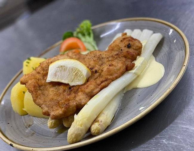 Ab Heute Spargel im Kastanienhof Müglitztal!