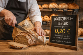 Brot schneiden mit einem warmen Hauch
