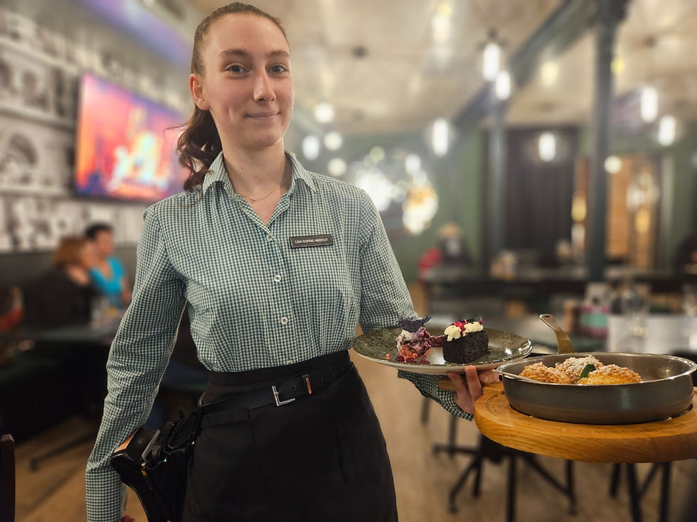 Im Service: Lisa-Sophie Hiebsch