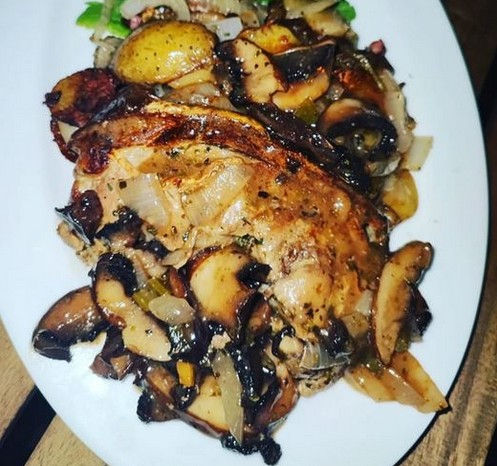 Preiswerter Spanferkel-Rücken in der Kellerbar Freital!