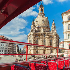 Rote Doppeldecker Dresden mit zusätzlichem Bus unterwegs!