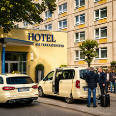 Hotel am Terrassenufer Empfangsszene