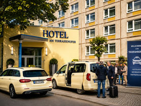 Hotel am Terrassenufer Empfangsszene