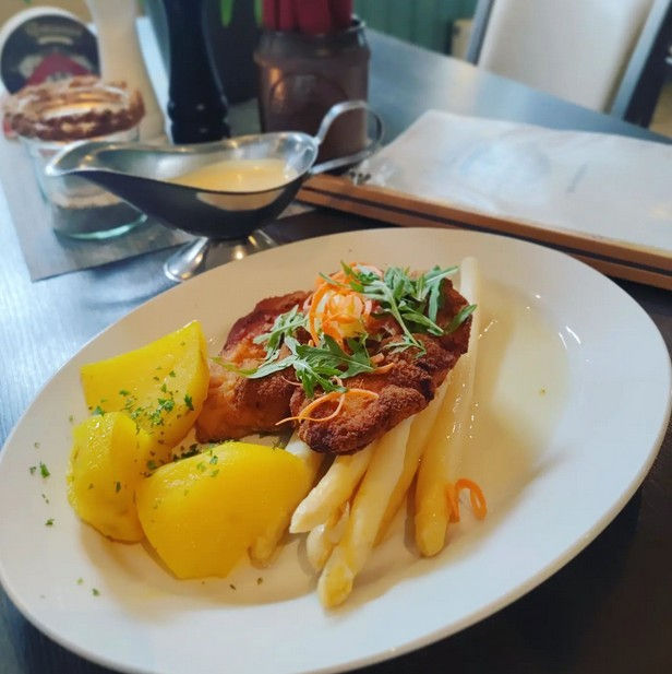 Lust auf den Klassiker? - Dann auf ins Restaurant Hüftgold!