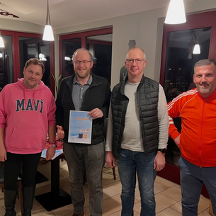 Blindverkostung entscheidet: Das sind die besten Glühweine der Elbweindörfer 2026