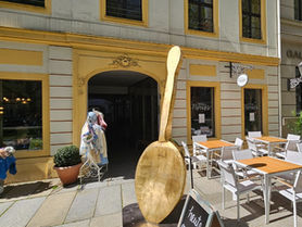 Glutenfreies Café von Purple Disco Machine eröffnet am 01.Mai auf der Hauptstraße