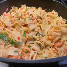 Dr. Voss Rezeptempfehlung - Tagliatelle mit Räucherfisch und Tomaten