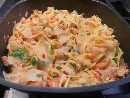 Dr. Voss Rezeptempfehlung - Tagliatelle mit Räucherfisch und Tomaten