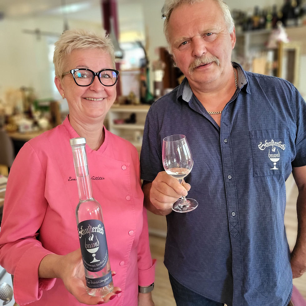 Evelyn Walther und Steffen Lindner mit dem Rosenblütengeist
