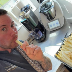 Marc Albert probiert schon mal für euch den ersten frischen Spargel