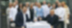 Gruppenbild Prominente und gastgeber aus unserer Region vor dem Restaurant e-vitrum in der