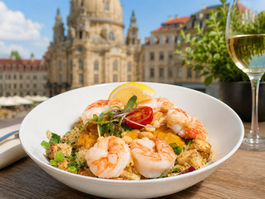 Sommergenuss an der Frauenkirche: Veganes Kokos-Curry im Pulverturm Dresden
