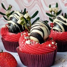 Lust auf Dresden Autorin Sandra backt Erdbeer-Cupcakes!