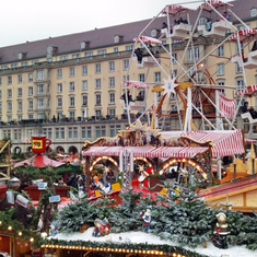 586. Dresdner Striezelmarkt wächst an die Elbe