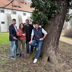 v.l.n.r. Jens Richter (Geschäftsführer der HOGASPORT GmbH), Schlossleiterin Schloss Klippenstein Dr. Karina Iwe, Radebergs Oberbürgermeister Frank Höhme und Thomas Böttcher vom Radeberger Biertheater