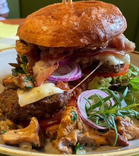 Kastanienhof Müglitztal empfiehlt - Pfifferlingsburger!