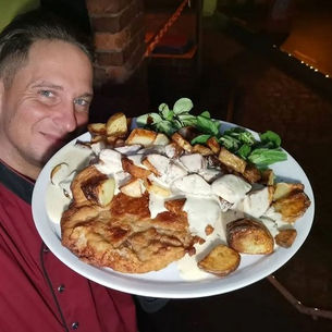 Kellerbar Freital - Schnitzel mit Ecken für 8,90€!