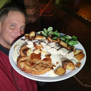 Kellerbar Freital - Schnitzel mit Ecken für 8,90€!