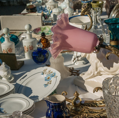 Radebeuler Elbeflohmarkt mit Trödlerimbiss