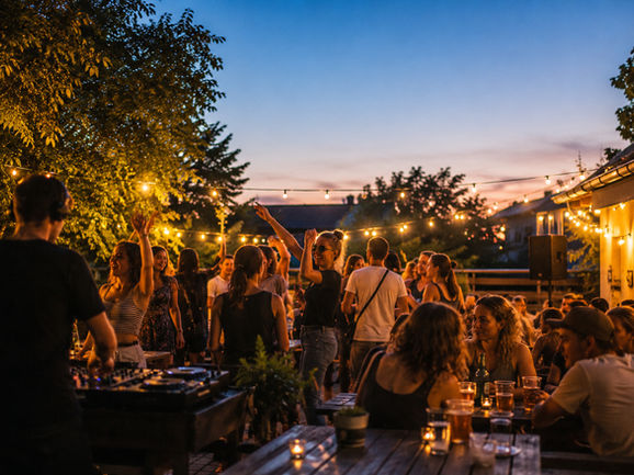 LINDEN-DORF DISCO in der Lindenschänke Dresden