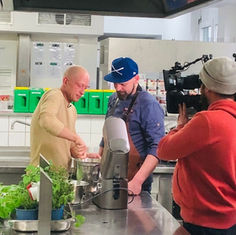 Mike Süßer von der"TV-Sendereihe "mein Lokal-Dein Lokal" testet im Timmermanns!