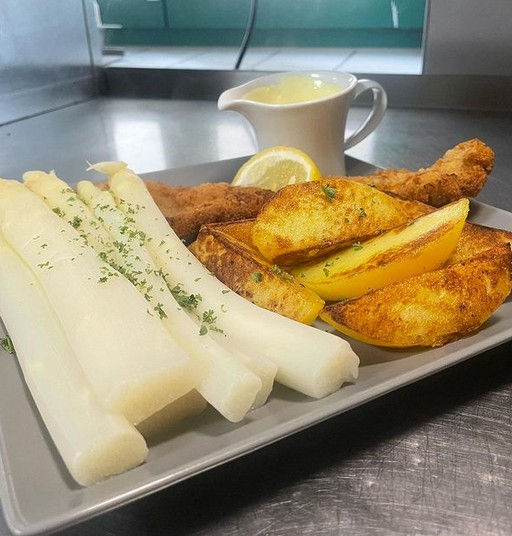 AnTon. Die gemütliche Kneipe im Hecht hat die Spargelsaison eröffnet!