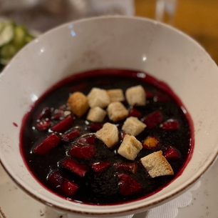 Holundersüppchen mit Zimtcroûtons